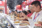 梦见去世“嗦粉”经济火热 中国多地“食力”出圈