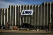 梦见去世陷入丑闻的巴西肉类巨头JBS在美上市 首日开盘报13.65美元