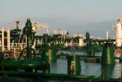 梦见去世国际油价周二收高 地缘政治担忧与美元走弱双重支撑